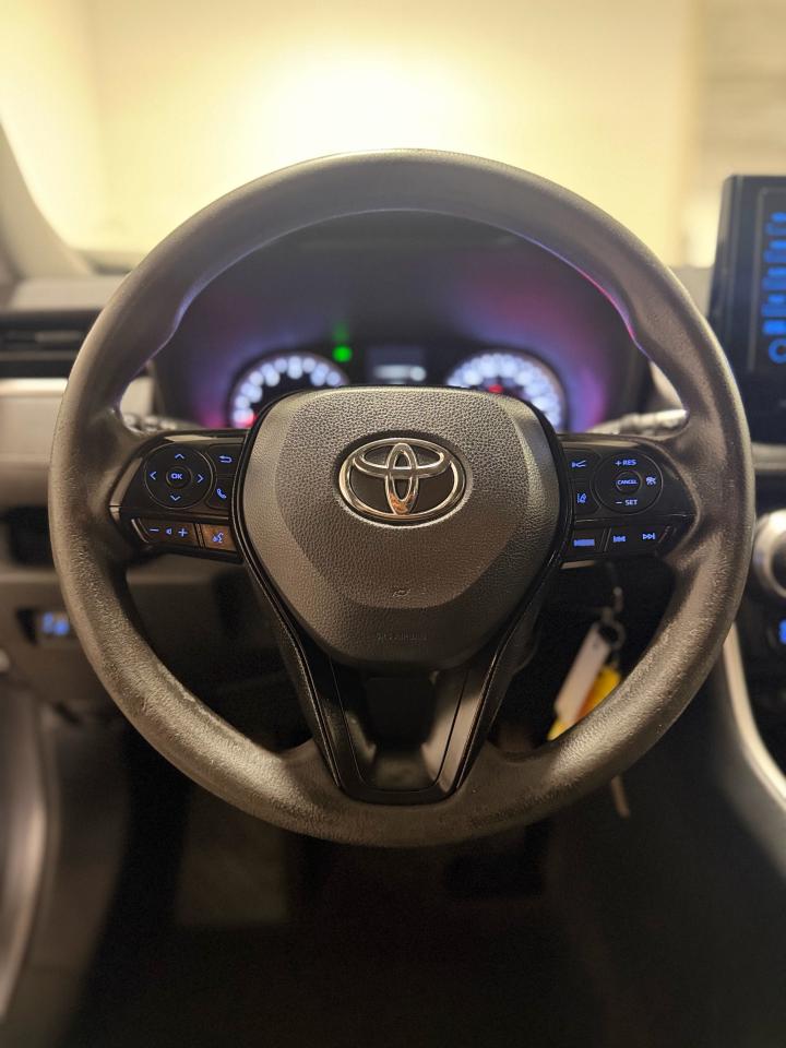2019 Toyota RAV4 FWD LE Photo