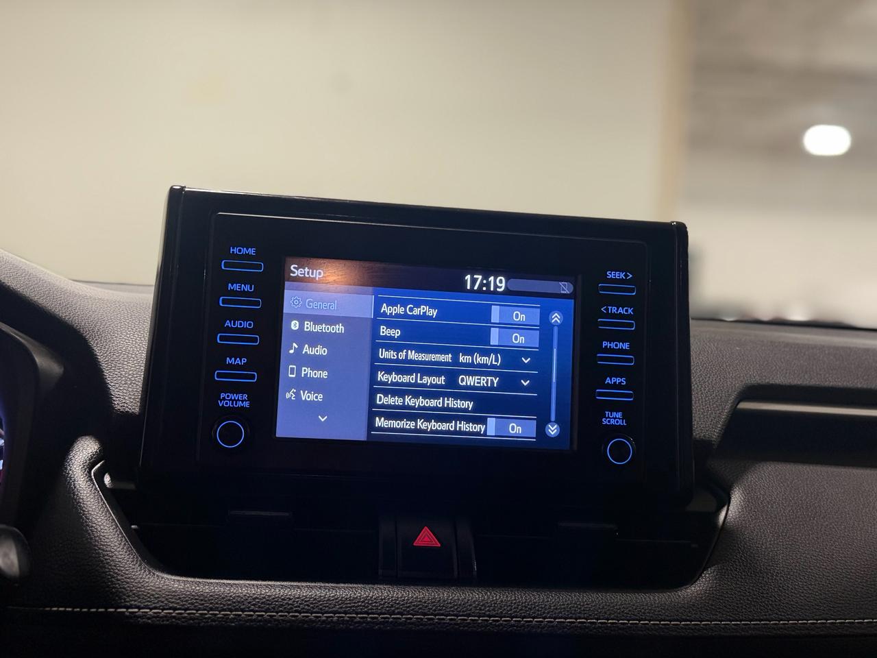 2019 Toyota RAV4 FWD LE Photo