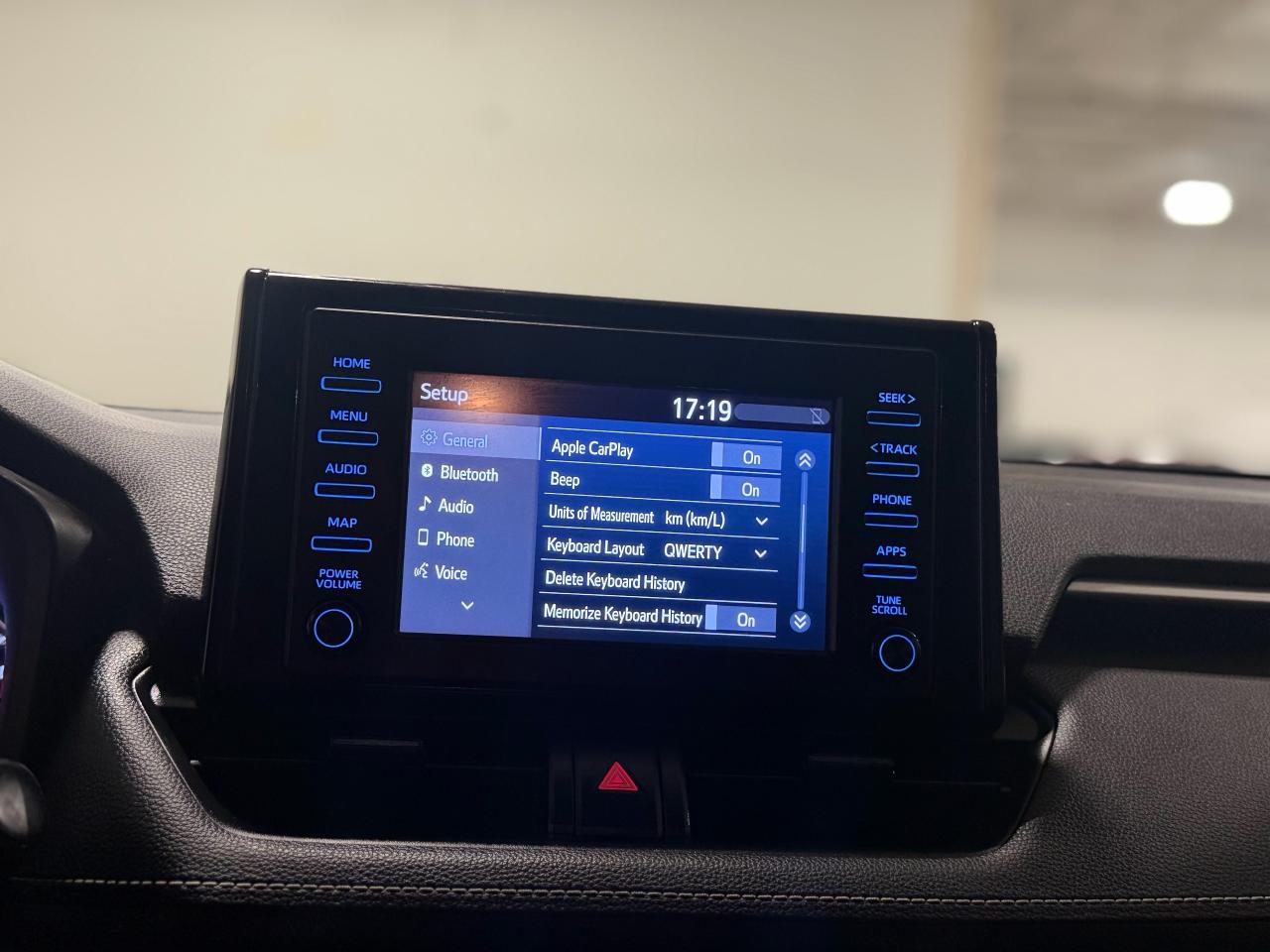 2019 Toyota RAV4 FWD LE Photo