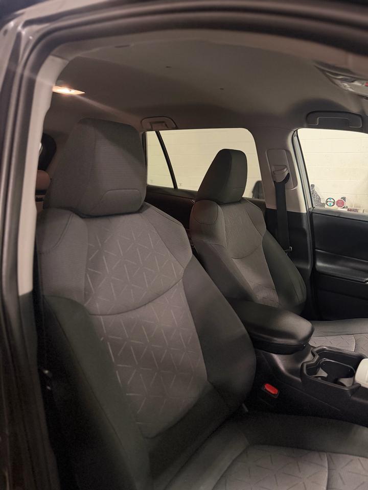 2019 Toyota RAV4 FWD LE Photo