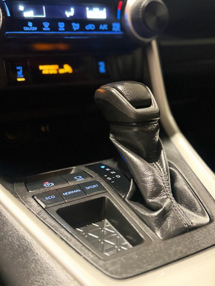 2019 Toyota RAV4 FWD LE Photo