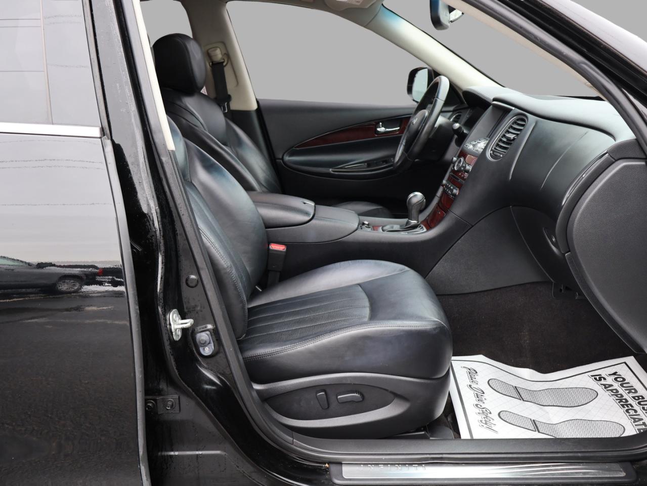 2016 Infiniti QX50 3.7L PREMIUM AWD CERTIFIED *ACCIDENT FREE*INFINITI MAINTAIN* CAMERA NAV BLUETOOTH LEATHER HEATED SEATS SUNROOF CRUISE ALLOYS Photo