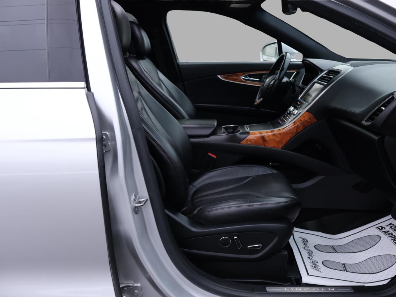 2016 Lincoln MKX V6 RESERVE AWD CERTIFIED *1 OWNER*ACCIDENT FREE* CAMERA NAV BLUETOOTH LEATHER HEATED SEATS PANO ROOF CRUISE ALLOYS Photo