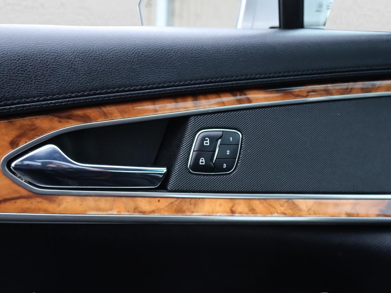 2016 Lincoln MKX V6 RESERVE AWD CERTIFIED *1 OWNER*ACCIDENT FREE* CAMERA NAV BLUETOOTH LEATHER HEATED SEATS PANO ROOF CRUISE ALLOYS Photo