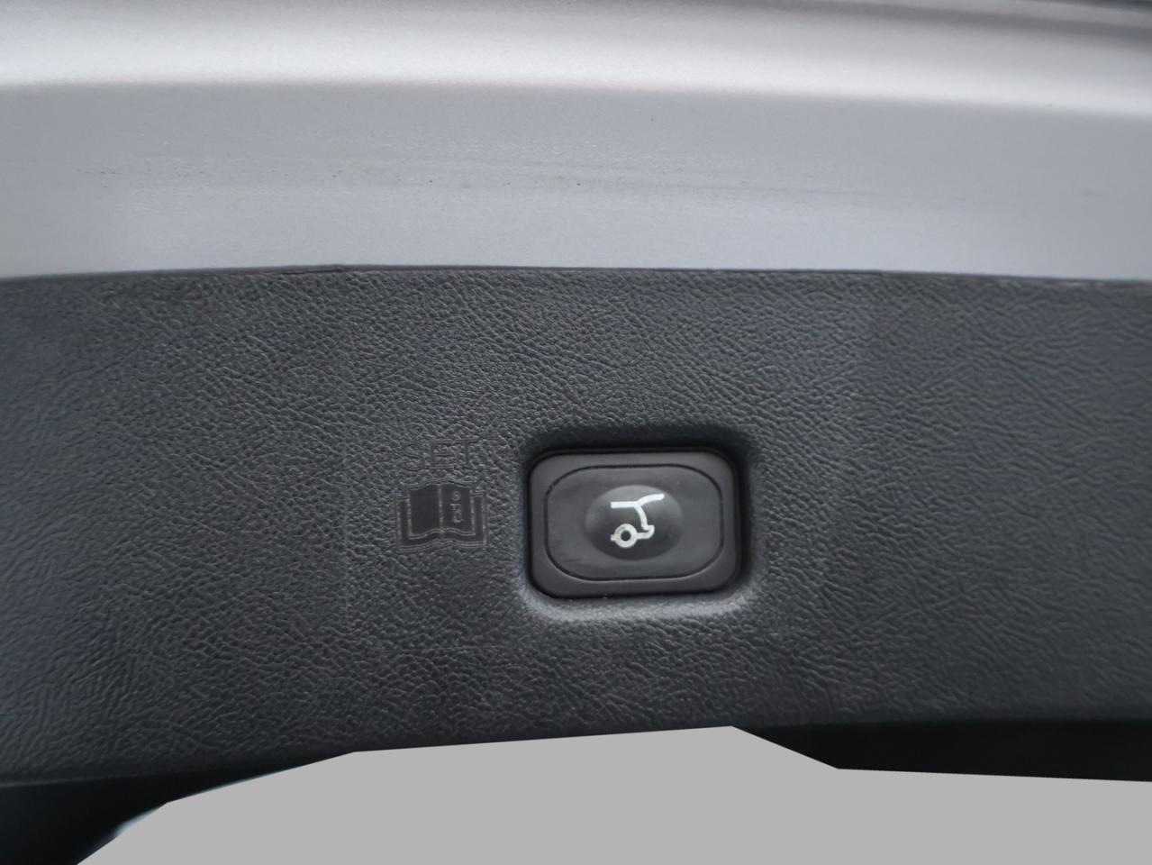 2016 Lincoln MKX V6 RESERVE AWD CERTIFIED *1 OWNER*ACCIDENT FREE* CAMERA NAV BLUETOOTH LEATHER HEATED SEATS PANO ROOF CRUISE ALLOYS Photo