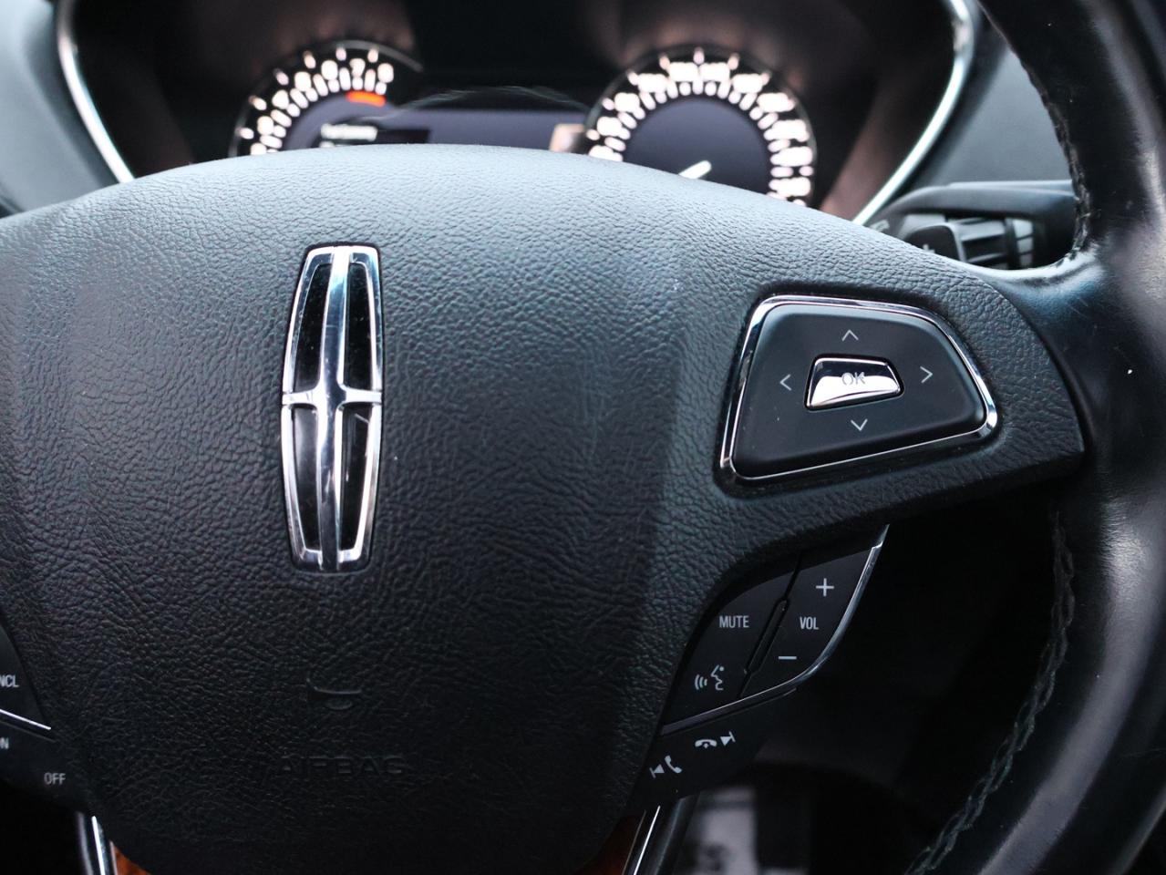 2016 Lincoln MKX V6 RESERVE AWD CERTIFIED *1 OWNER*ACCIDENT FREE* CAMERA NAV BLUETOOTH LEATHER HEATED SEATS PANO ROOF CRUISE ALLOYS Photo