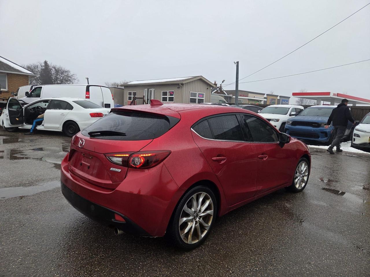 2015 Mazda MAZDA3 GT, HATCH, MANUAL, SUNROOF, ALLOYS, CERTIFIED Photo