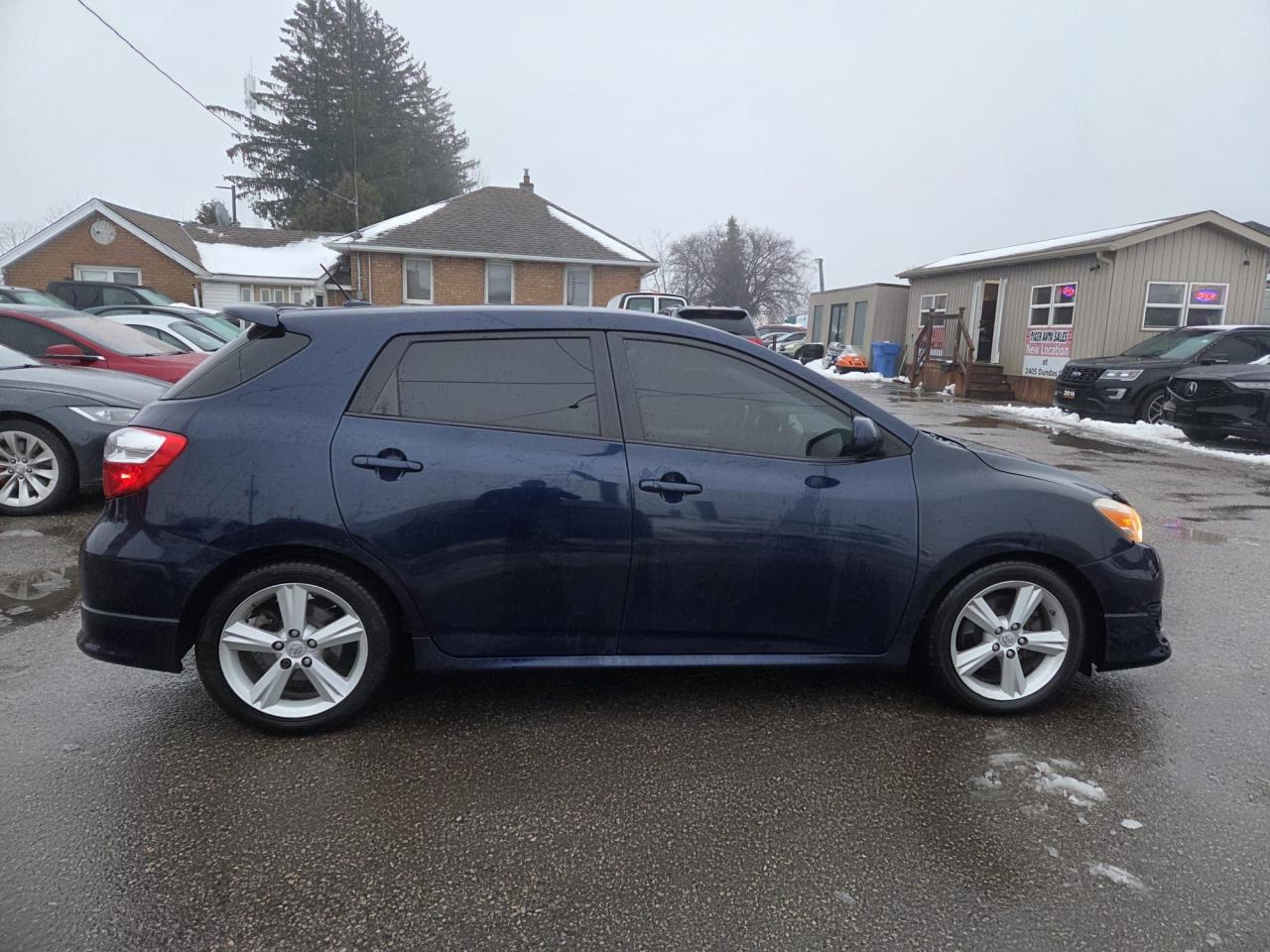 2009 Toyota Matrix XR, AUTO, HATCH, RELIABLE, CERTIFIED Photo