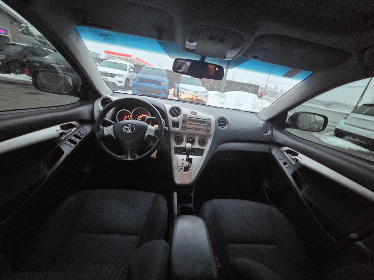 2009 Toyota Matrix XR, AUTO, HATCH, RELIABLE, CERTIFIED Photo