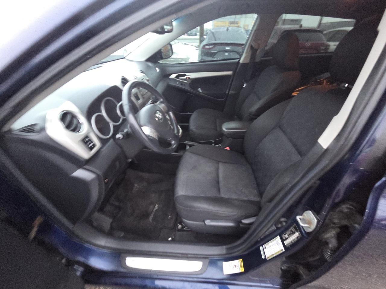 2009 Toyota Matrix XR, AUTO, HATCH, RELIABLE, CERTIFIED Photo