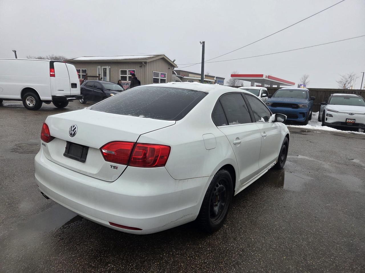 2014 Volkswagen Jetta COMFORTLINE, SEDAN, AUTO, 4 CYL, RUNS WELL, AS IS Photo