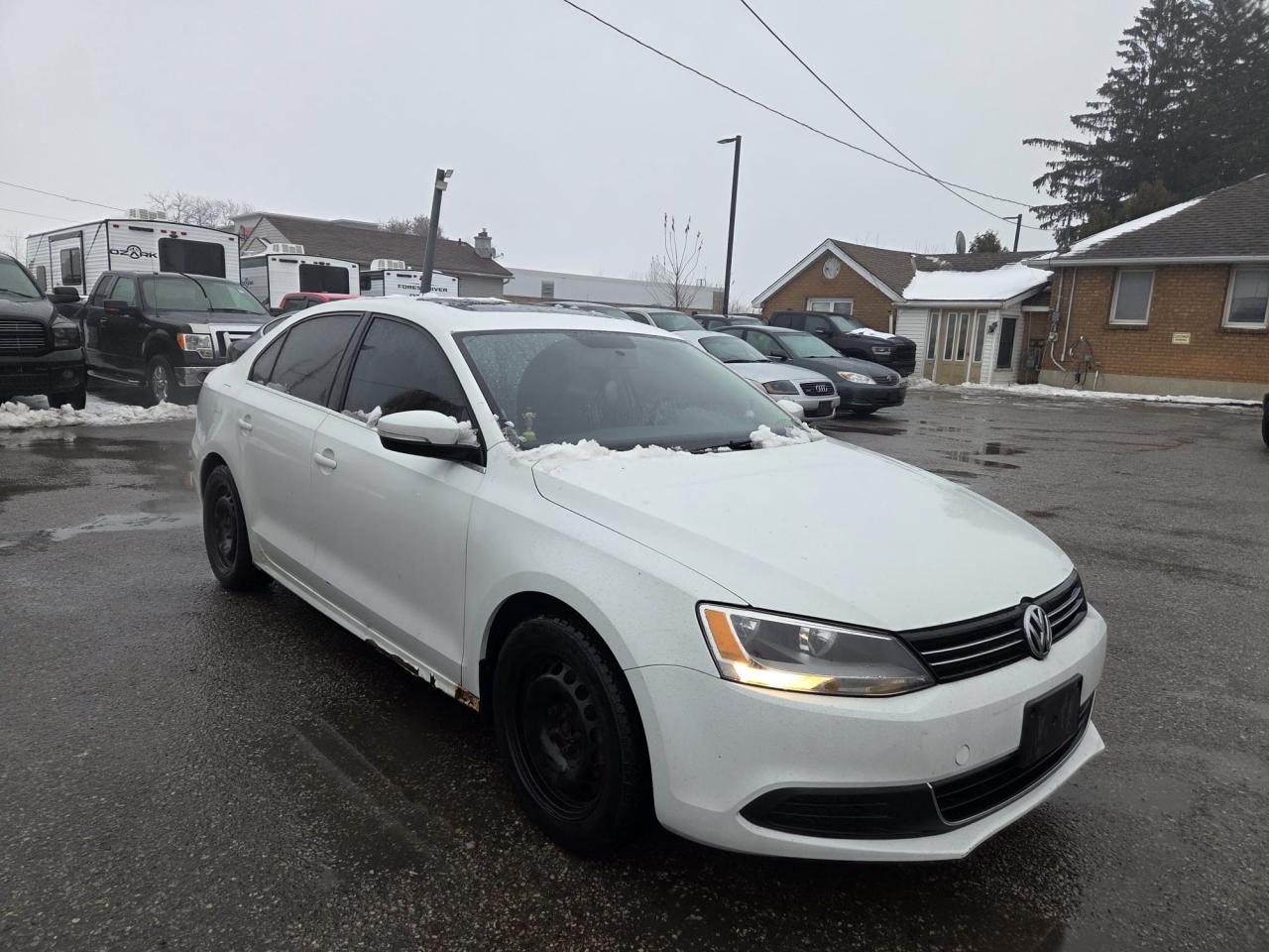 2014 Volkswagen Jetta COMFORTLINE, SEDAN, AUTO, 4 CYL, RUNS WELL, AS IS Photo