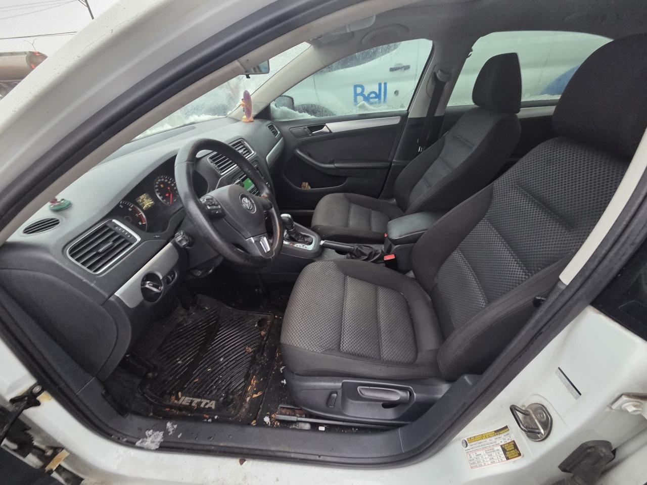 2014 Volkswagen Jetta COMFORTLINE, SEDAN, AUTO, 4 CYL, RUNS WELL, AS IS Photo