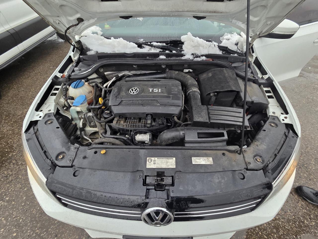 2014 Volkswagen Jetta COMFORTLINE, SEDAN, AUTO, 4 CYL, RUNS WELL, AS IS Photo