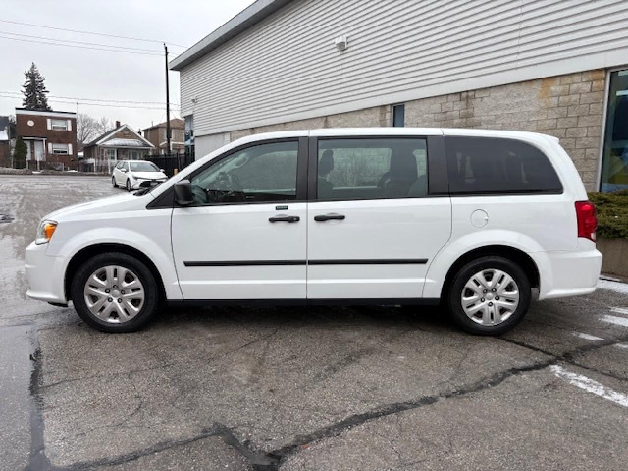 2016 Dodge Grand Caravan Canada Value Package **ONLY 94,000KM-1 OWNER** Photo