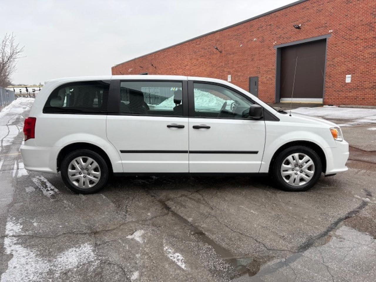 2016 Dodge Grand Caravan Canada Value Package **ONLY 94,000KM-1 OWNER** Photo