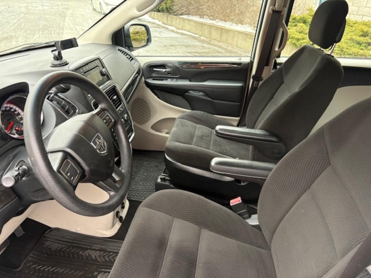 2016 Dodge Grand Caravan Canada Value Package **ONLY 94,000KM-1 OWNER** Photo