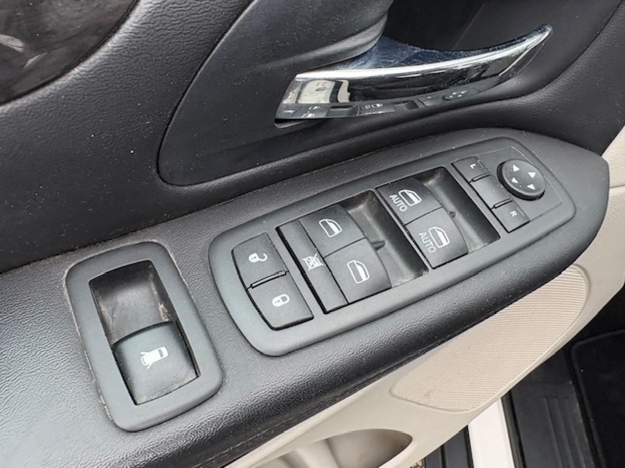 2013 Dodge Grand Caravan SE-FULL STOW AND GO-ONLY 89,000KM-1 OWNER Photo