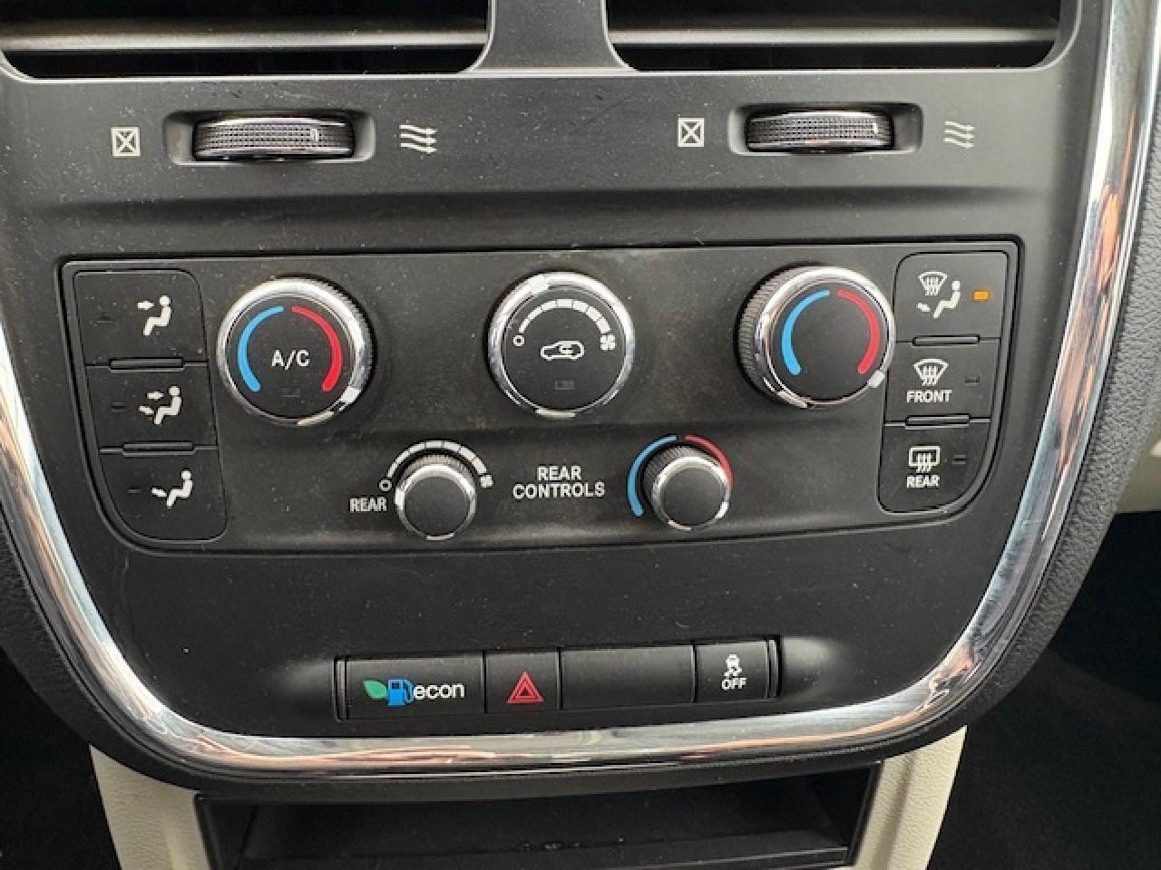 2013 Dodge Grand Caravan SE-FULL STOW AND GO-ONLY 89,000KM-1 OWNER Photo