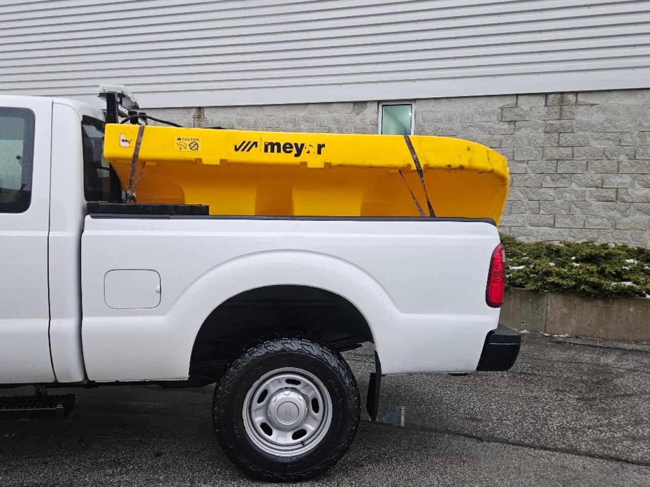 2016 Ford F-250 Super Duty SRW 4WD ARCTIC SNOW PLOW ONLY 80KM-SHORT BOX & SALTER Photo