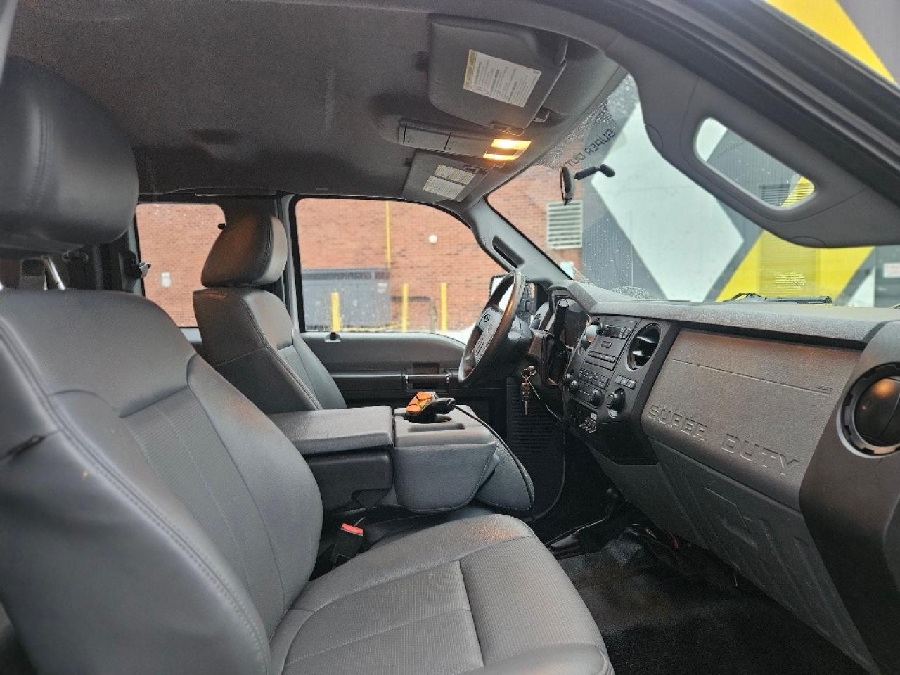 2016 Ford F-250 Super Duty SRW 4WD ARCTIC SNOW PLOW ONLY 80KM-SHORT BOX & SALTER Photo