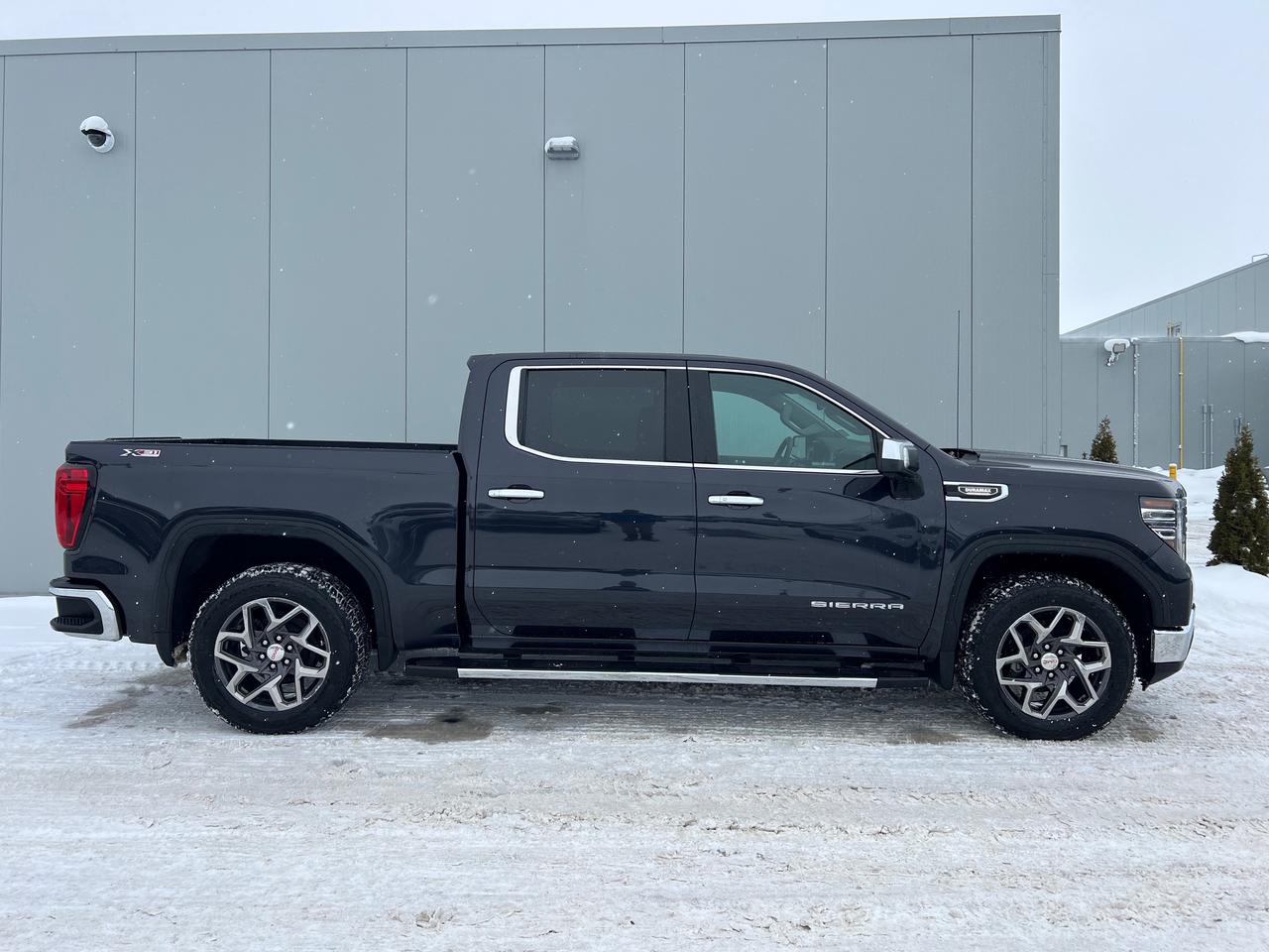 2024 GMC Sierra 1500 SLT One Owner | Premium Package | X31 | 20" Wheels Photo