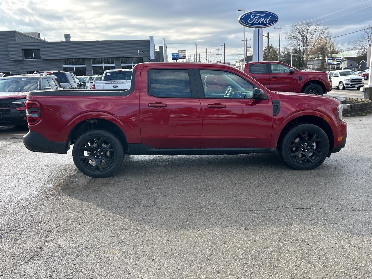 2026 Ford Maverick LARIAT AWD SuperCrew 501A Photo4