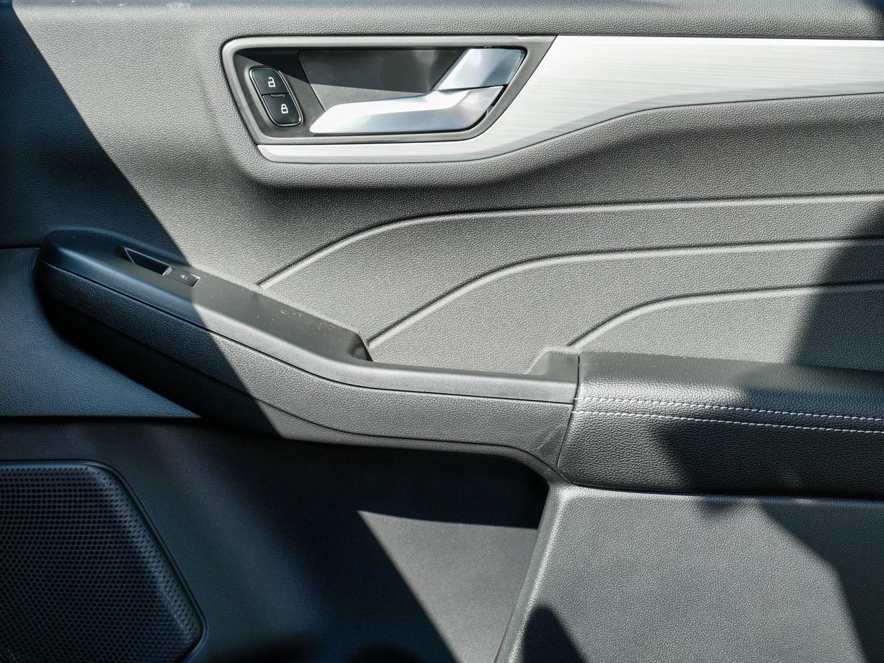 2026 Ford Escape Platinum Photo