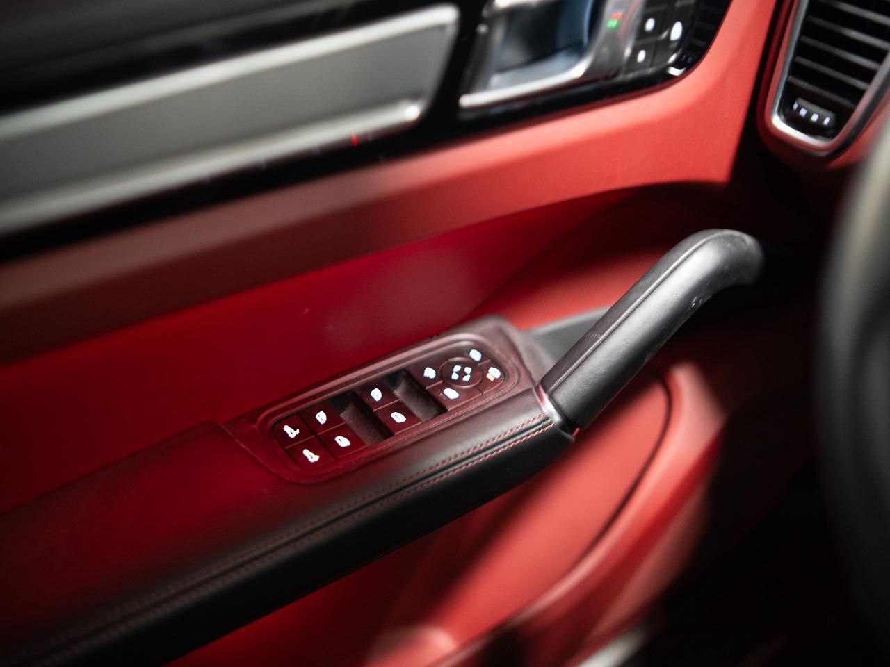 2023 Porsche Cayenne PLATINUM | SUPPORT DESIGN & ASSISTANCE PKG | 21 IN Photo