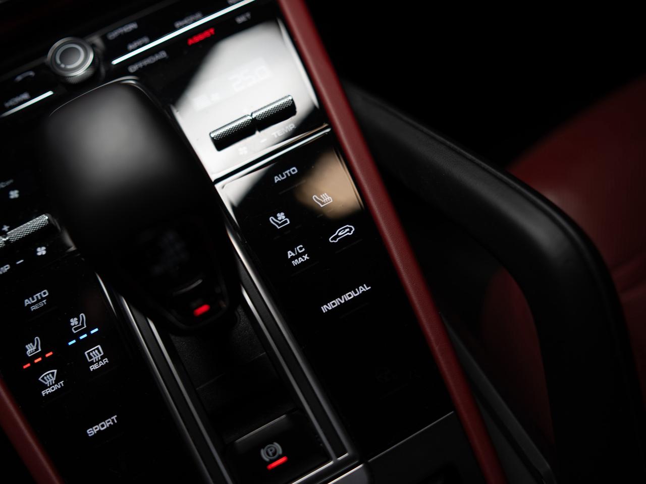 2023 Porsche Cayenne PLATINUM | SUPPORT DESIGN & ASSISTANCE PKG | 21 IN Photo