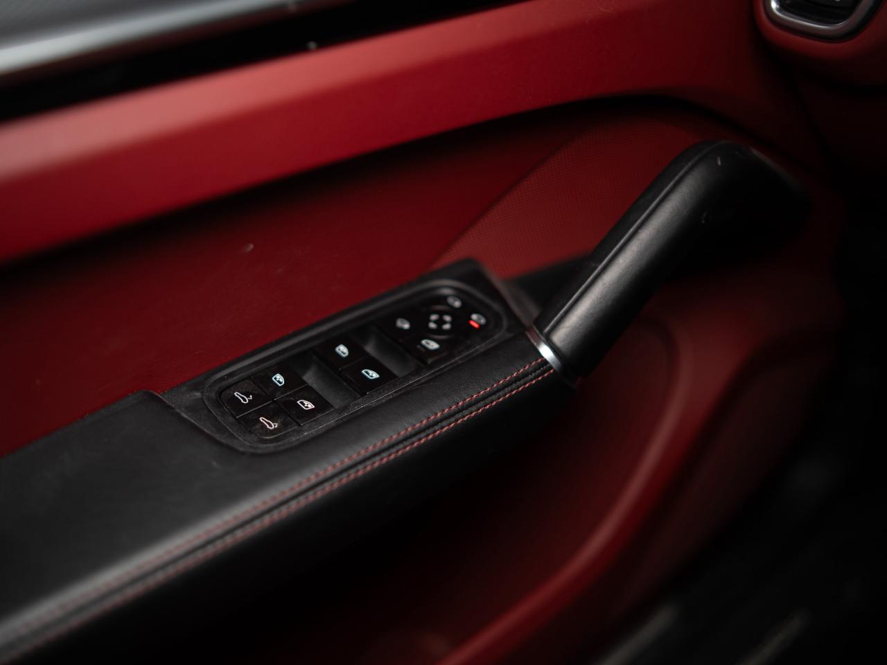 2023 Porsche Cayenne PLATINUM | SUPPORT DESIGN & ASSISTANCE PKG | 21 IN Photo