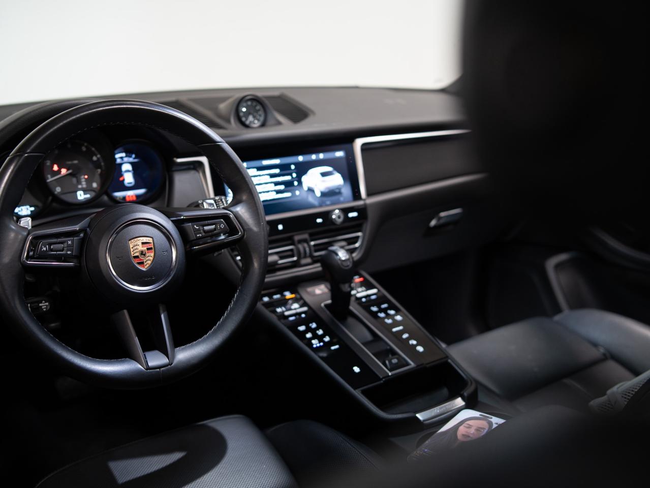 2023 Porsche Macan PREMIUM PLUS PKG | BOSE | 20 IN Photo