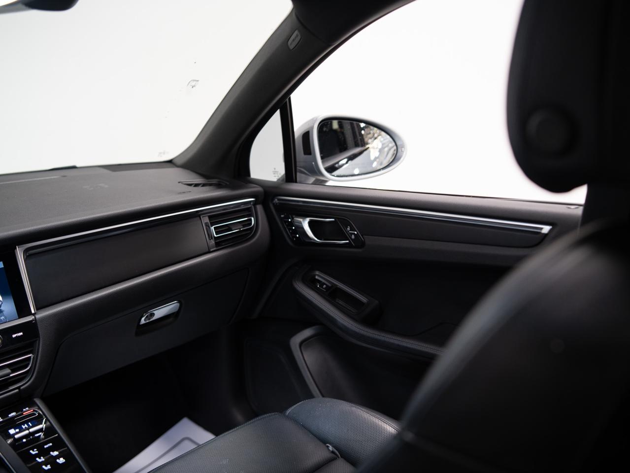 2023 Porsche Macan PREMIUM PLUS PKG | BOSE | 20 IN Photo