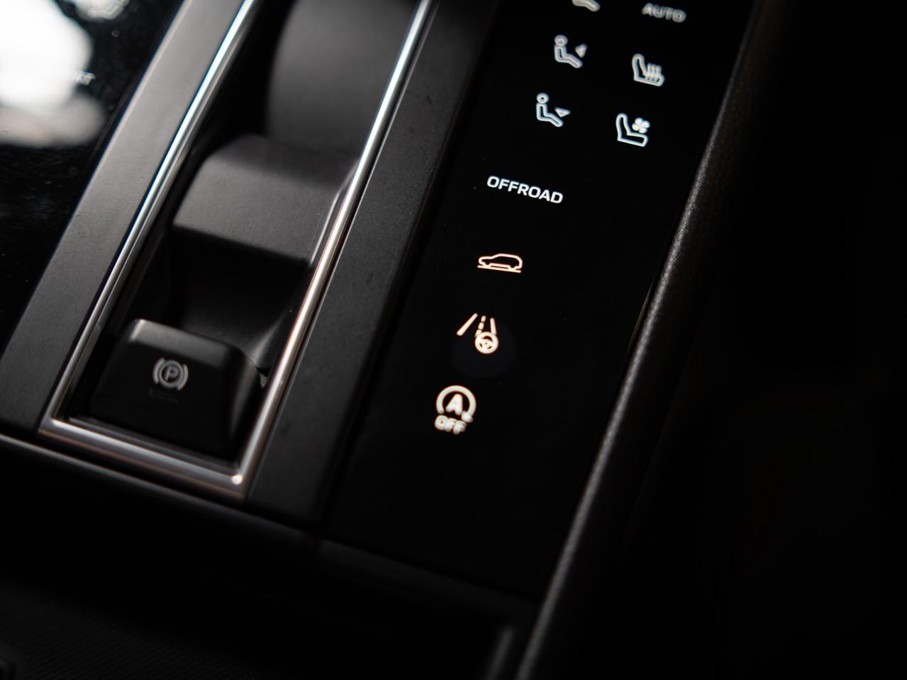 2023 Porsche Macan PREMIUM PLUS PKG | BOSE | 20 IN Photo