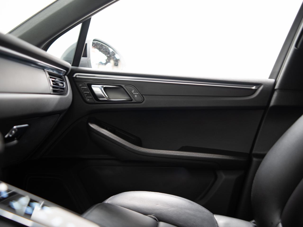 2023 Porsche Macan PREMIUM PLUS PKG | BOSE | 20 IN Photo