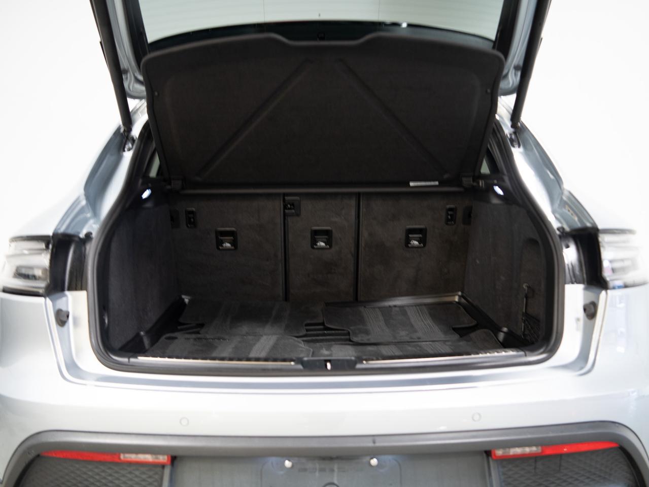 2023 Porsche Macan PREMIUM PLUS PKG | BOSE | 20 IN Photo