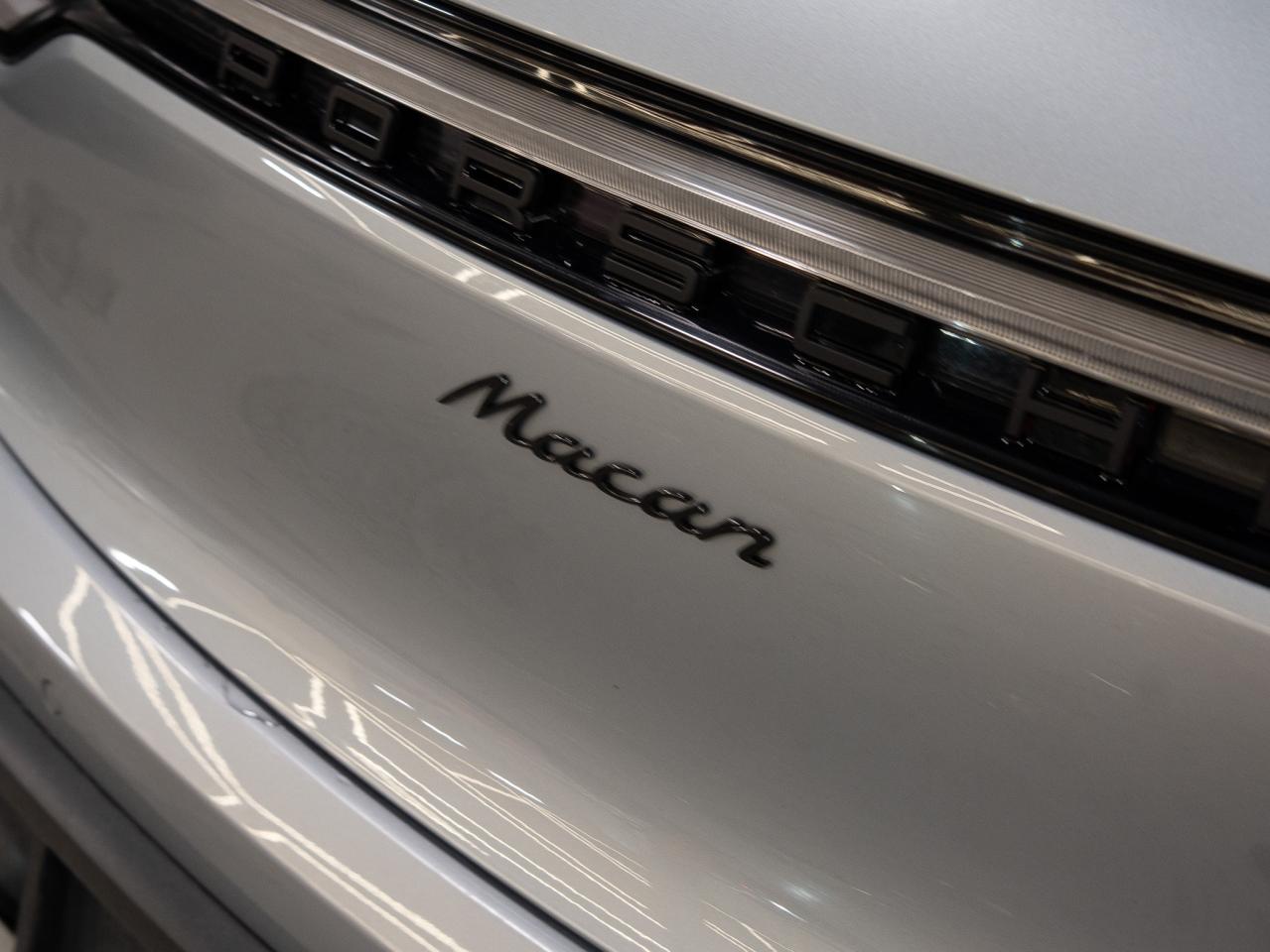 2023 Porsche Macan PREMIUM PLUS PKG | BOSE | 20 IN Photo
