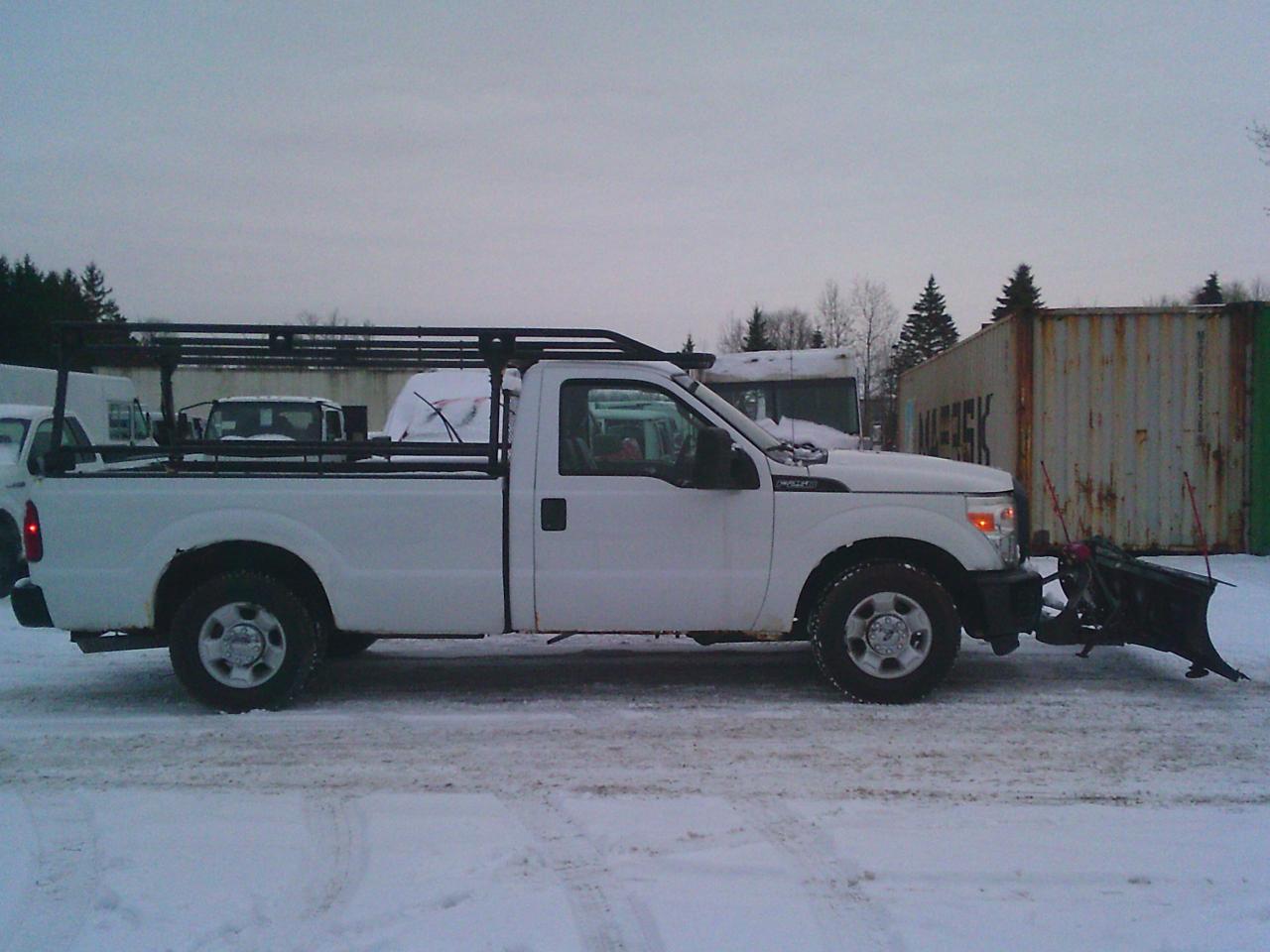 2012 Ford F-250 2WD Reg Cab 137  XL Photo4