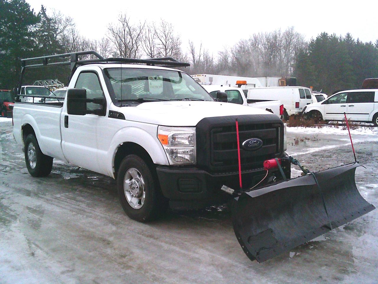 2012 Ford F-250 2WD Reg Cab 137  XL Photo2
