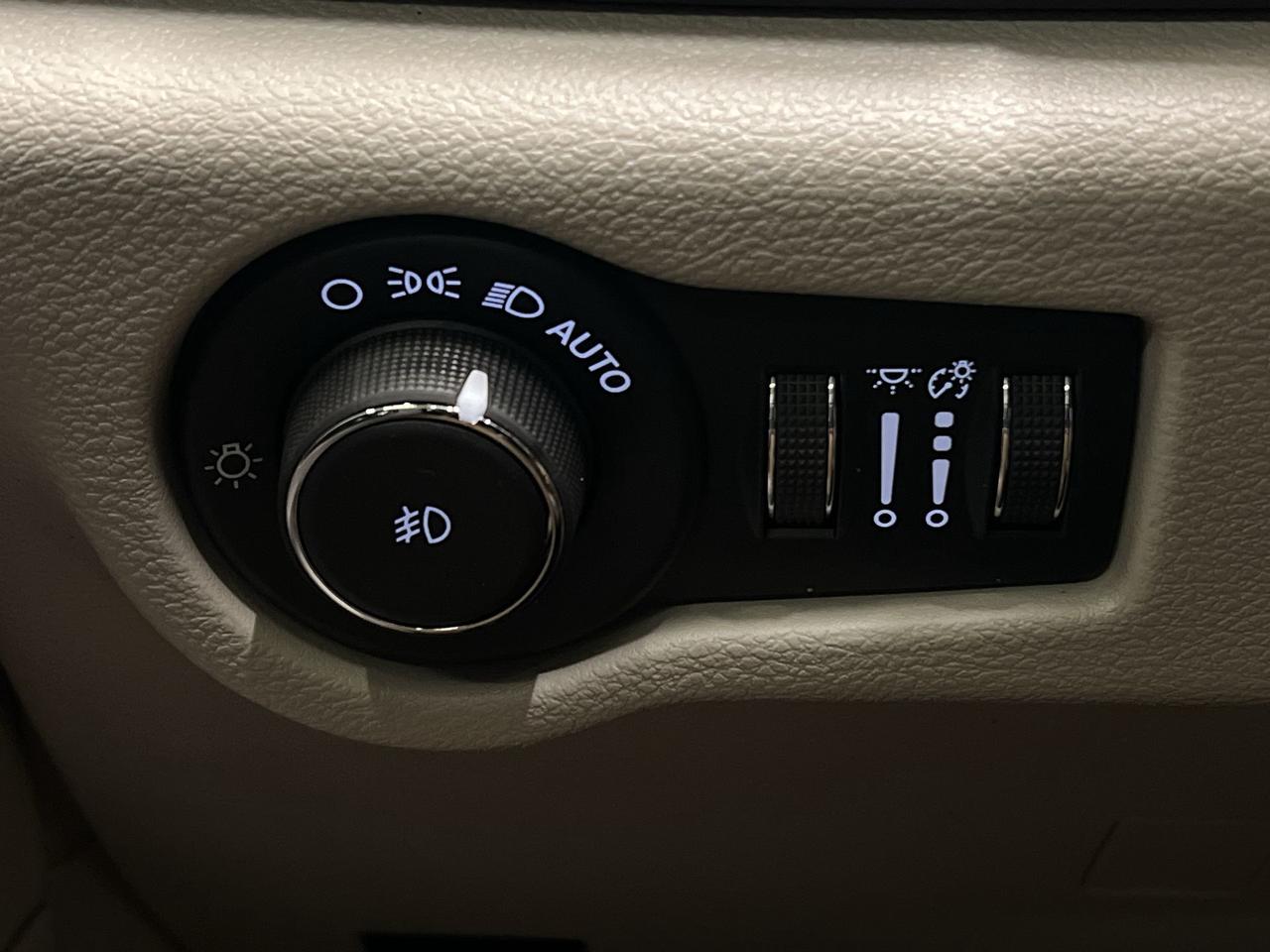 2021 Chrysler Pacifica TOURING L PLUS | 7-PASS | HTD LEATHER | CARPLAY Photo