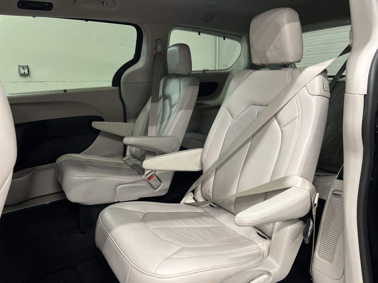 2021 Chrysler Pacifica TOURING L PLUS | 7-PASS | HTD LEATHER | CARPLAY Photo