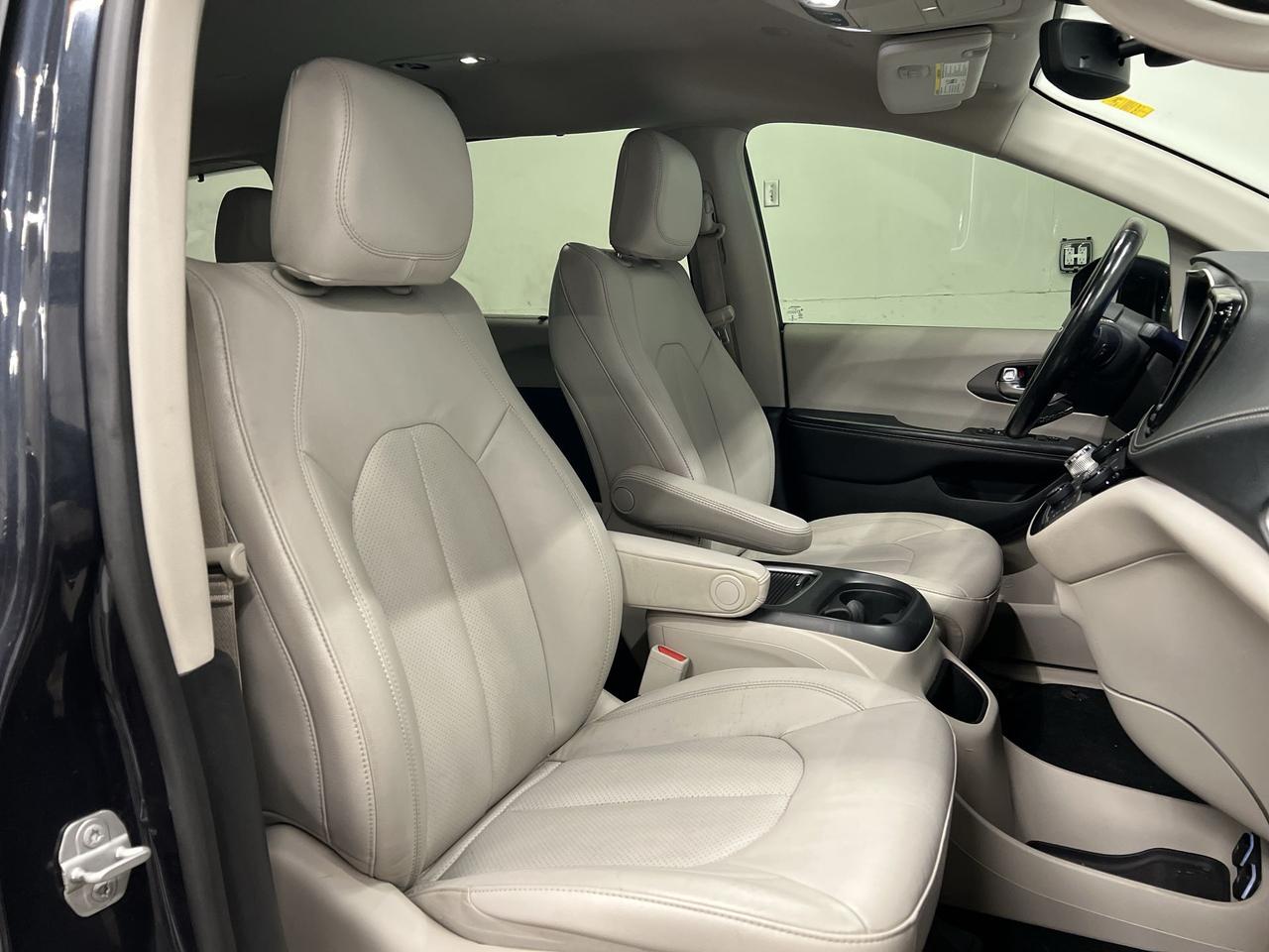 2021 Chrysler Pacifica TOURING L PLUS | 7-PASS | HTD LEATHER | CARPLAY Photo