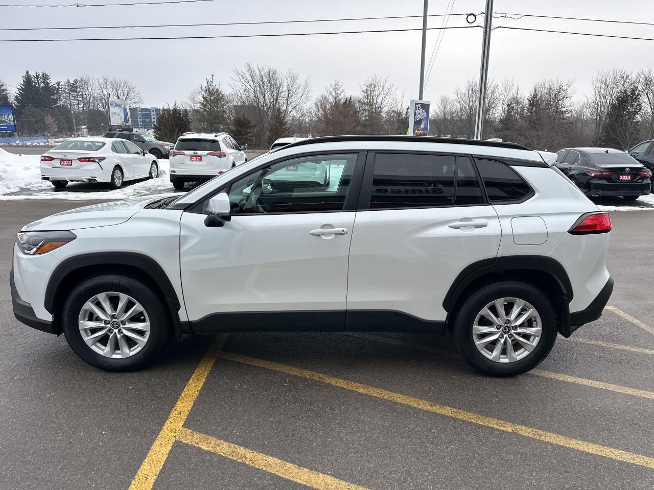 2022 Toyota Corolla Cross LE Photo