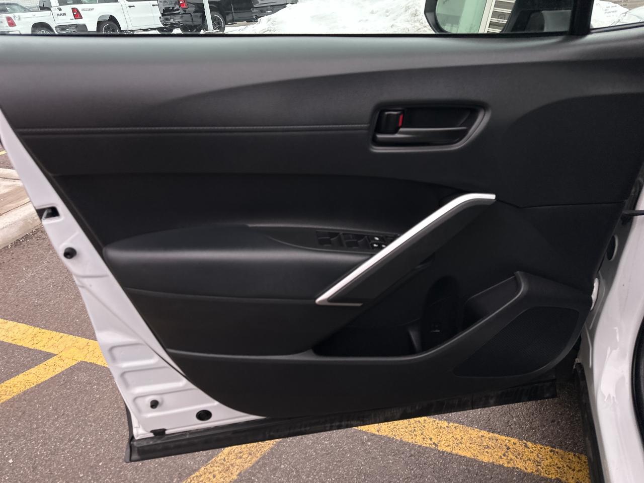 2022 Toyota Corolla Cross LE Photo