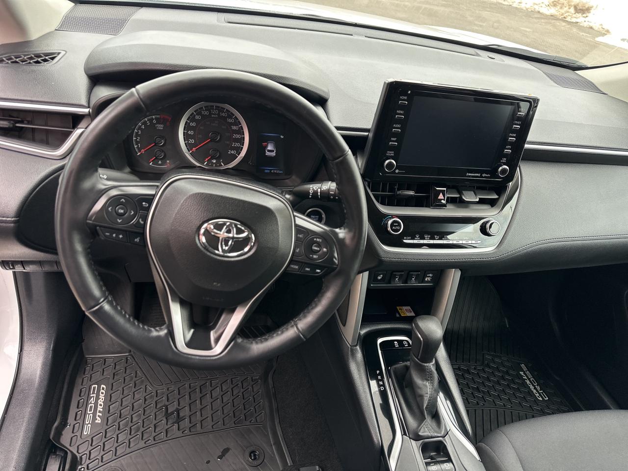 2022 Toyota Corolla Cross LE Photo