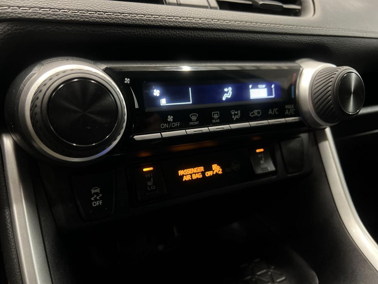 2019 Toyota RAV4 AWD | HTD SEATS | CARPLAY | ADAPT. CRUISE | A/C Photo