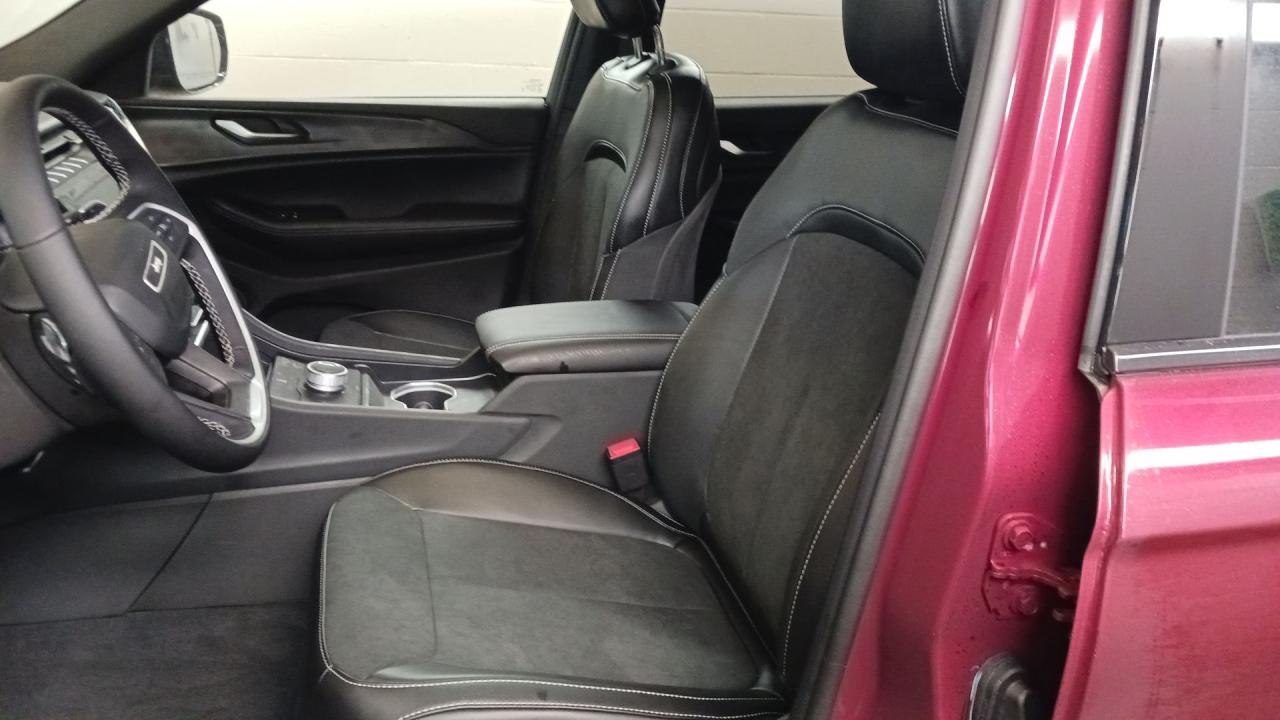 2025 Jeep Grand Cherokee L ALTITUDE 4X4 Photo