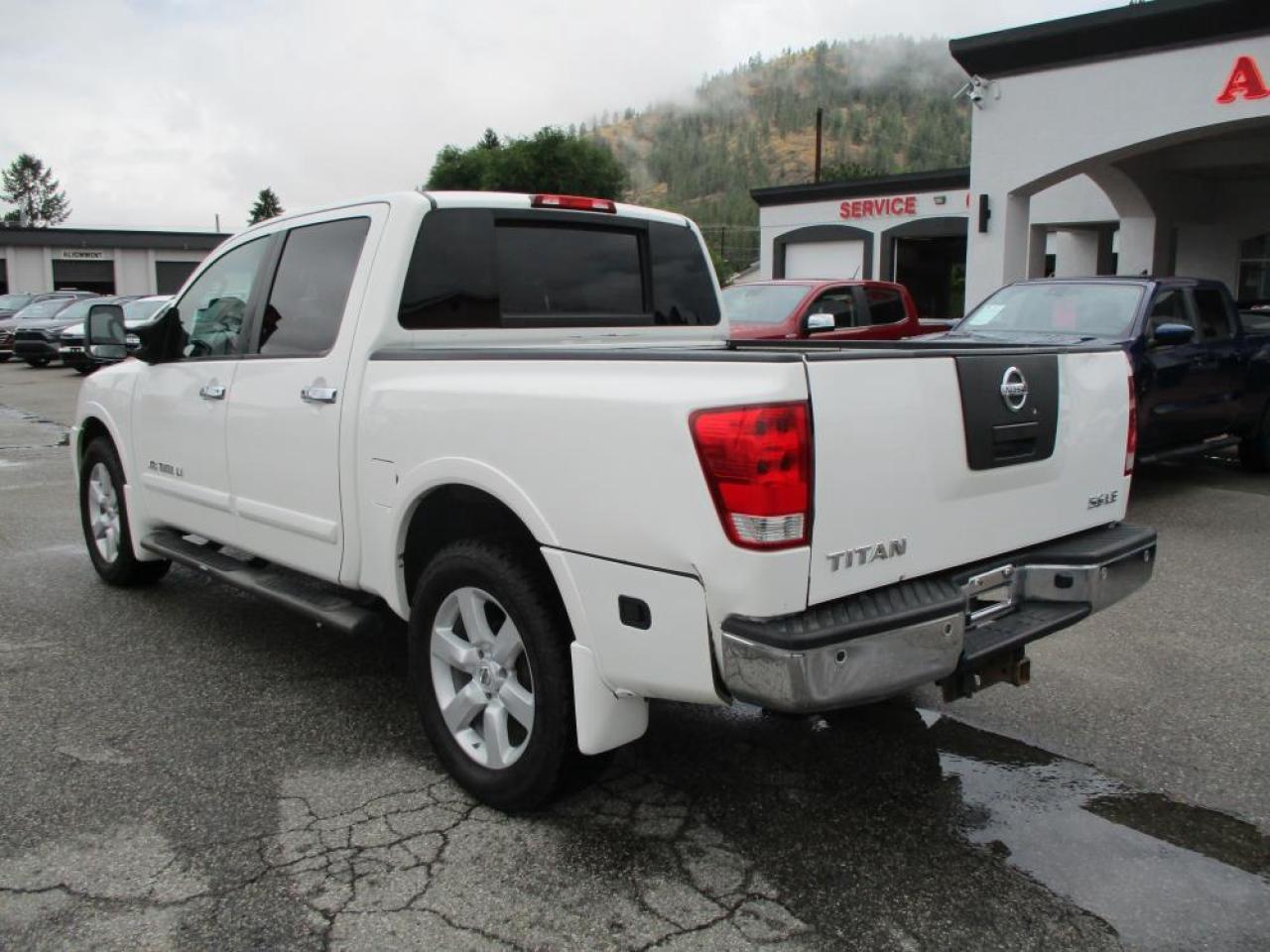 2009 Nissan Titan LE Crew Cab 4x4 - Photo #6