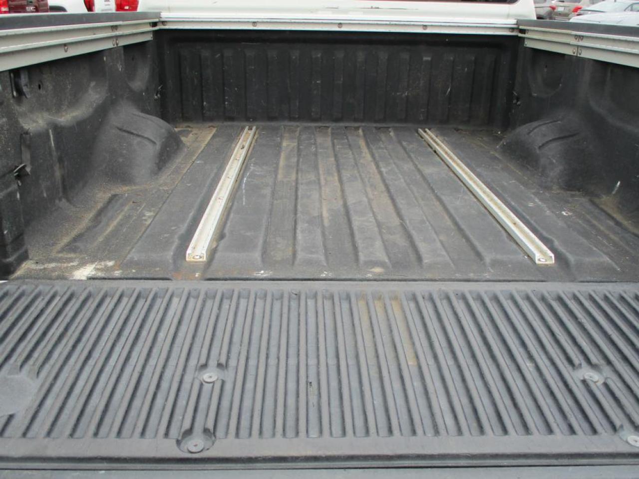 2009 Nissan Titan LE Crew Cab 4x4 - Photo #8