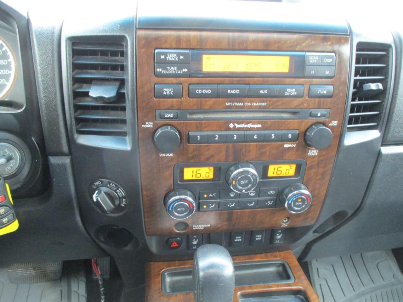 2009 Nissan Titan LE Crew Cab 4x4 - Photo #17
